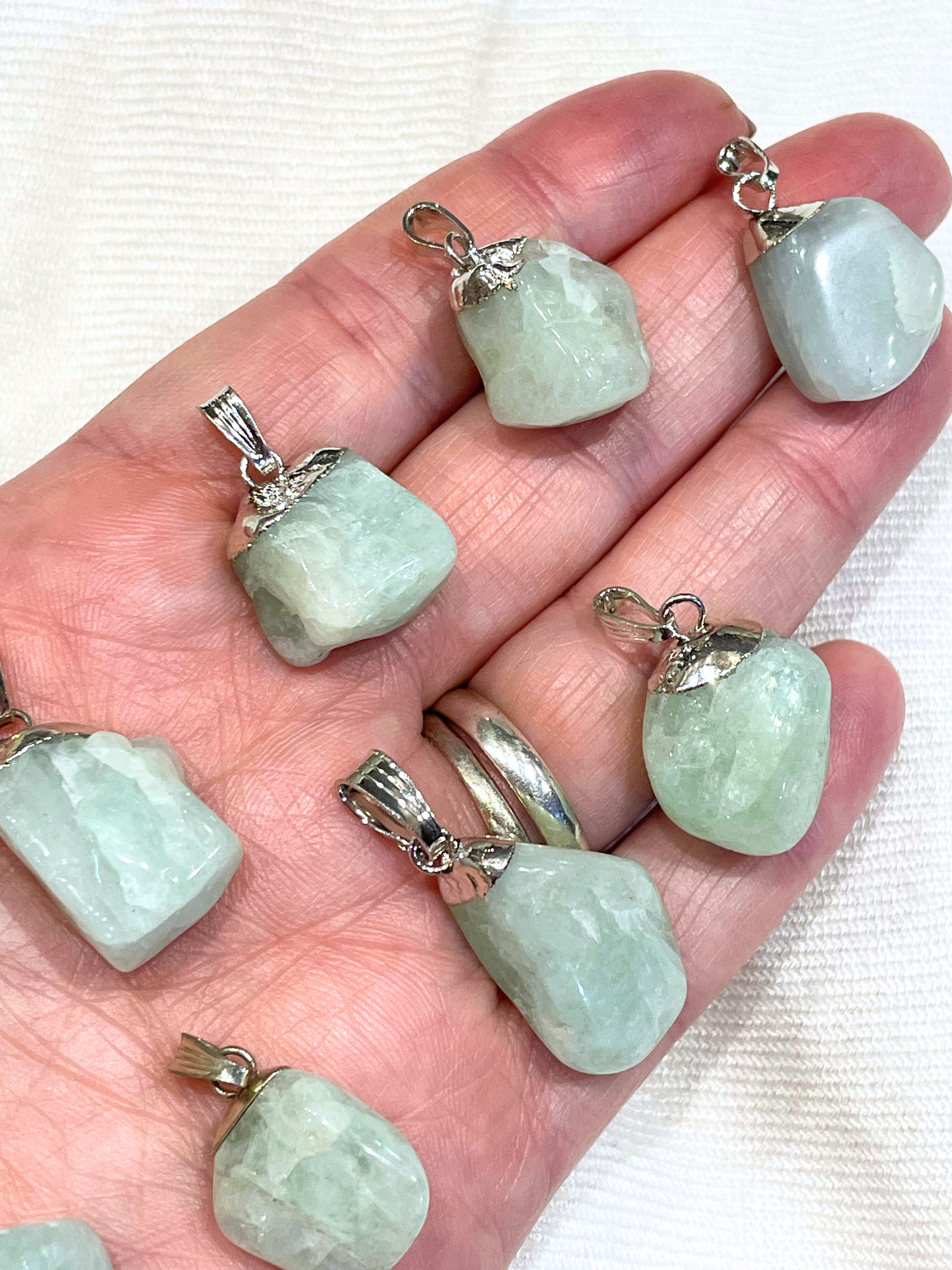 Pingente de Água Marinha com Banho de Prata | Ansiedade, Calma e Afeto.