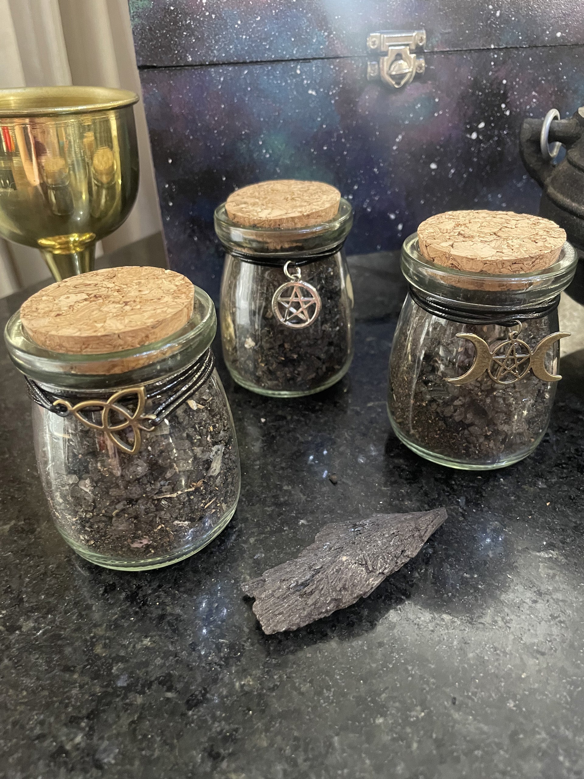 Sal Negro das Bruxas – Proteção, Banimento e Limpeza | Ágata Mística – 100g