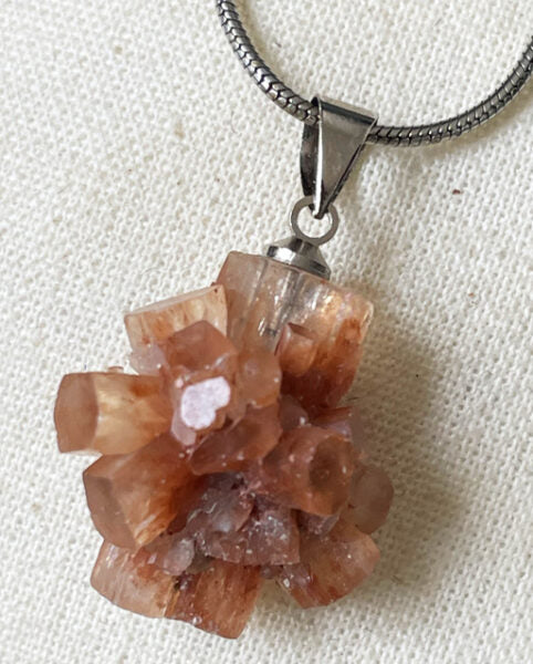 Pingente de Aragonita Sputnik Natural | Equilíbrio, Foco e Organização.