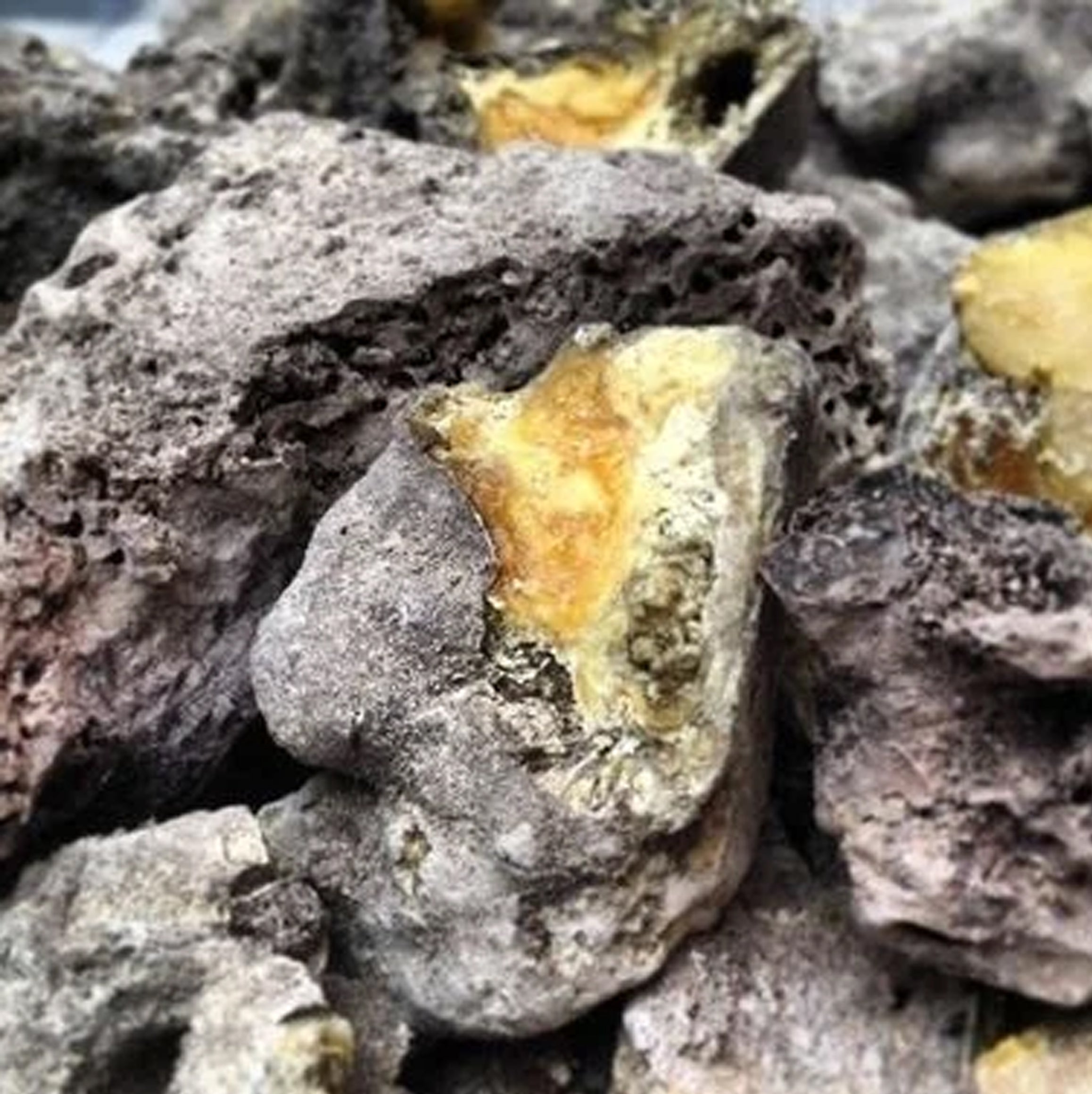 Incenso Natural de Breuzinho - Resina Sagrada da Amazônia, purificação e conexão espiritual | Fênix Incensos