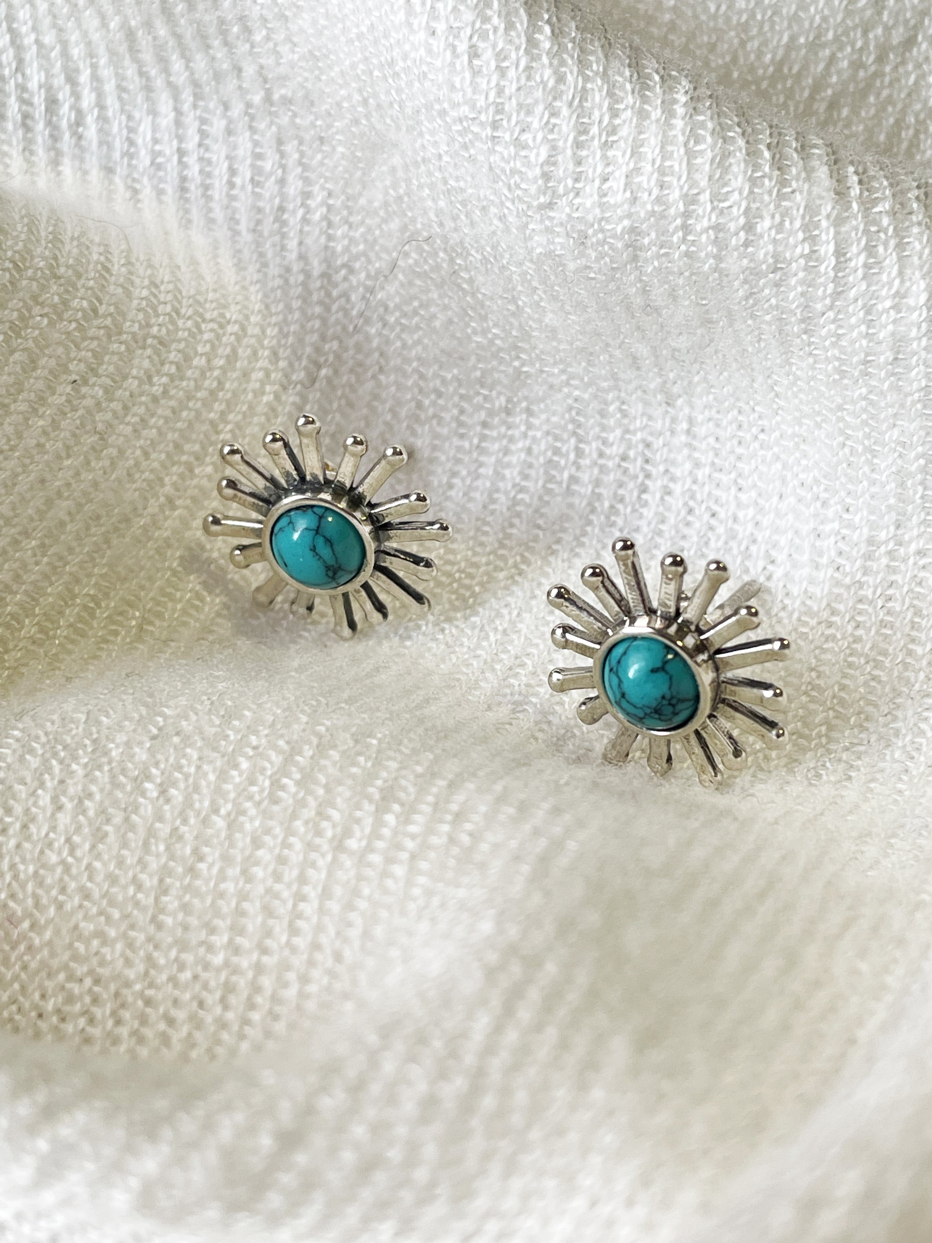 Brincos Sol de Turquesa em Prata 925 | Proteção, Comunicação e Energia Mística