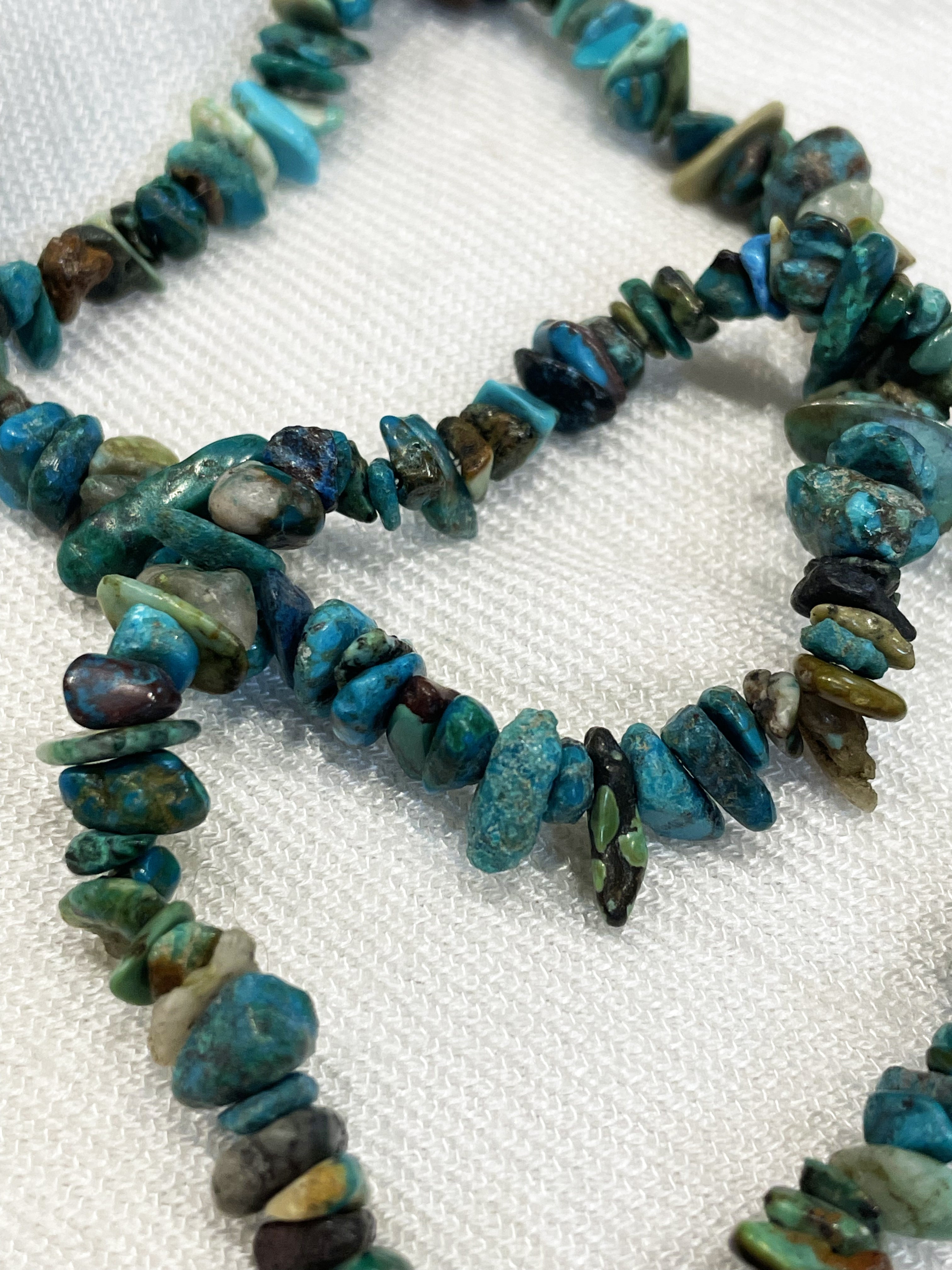 Pulseira de Cascalho em Crisocola – Pedra da Sensibilidade, Força Feminina e Equilíbrio Emocional