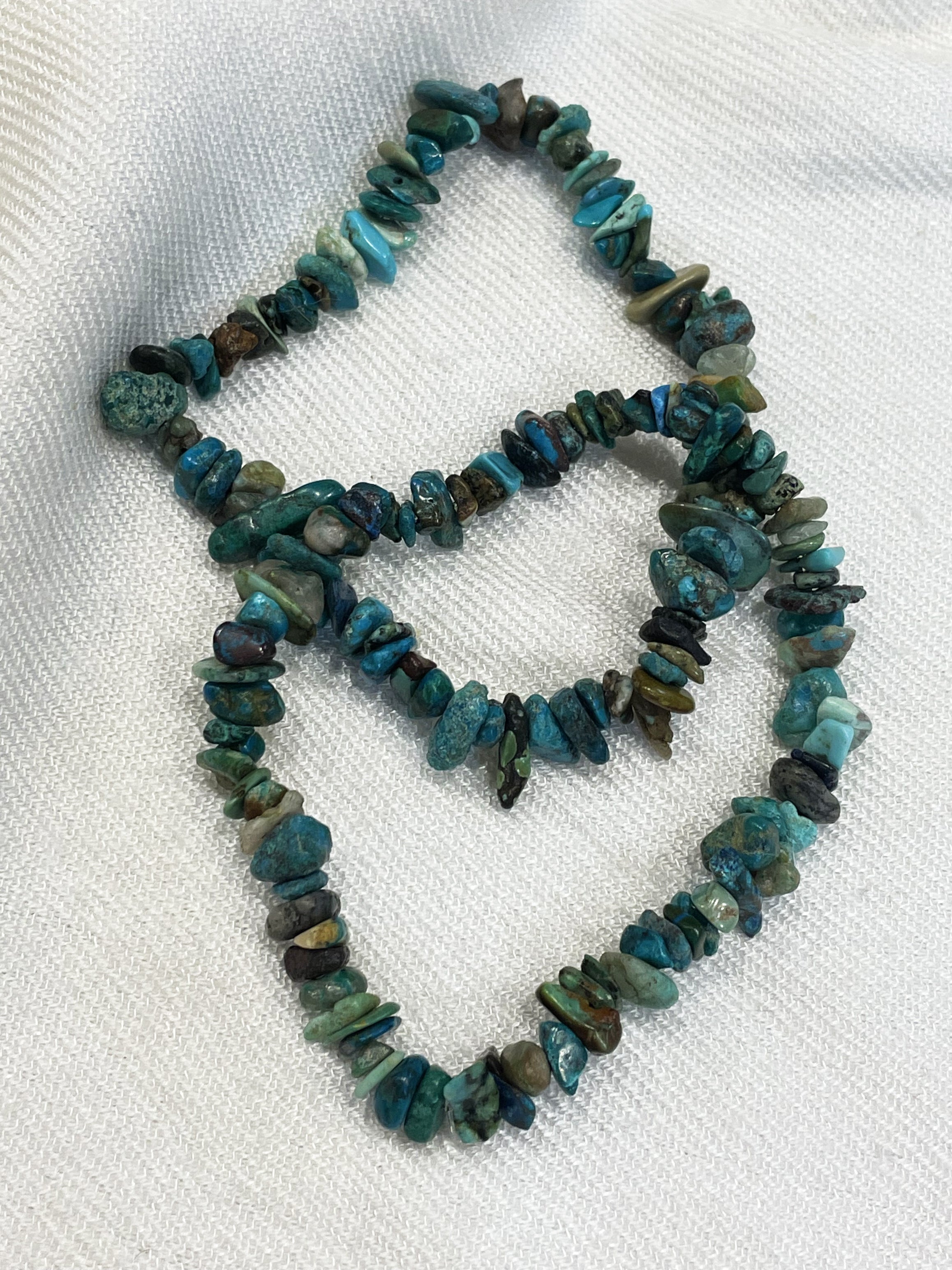 Pulseira de Cascalho em Crisocola – Pedra da Sensibilidade, Força Feminina e Equilíbrio Emocional