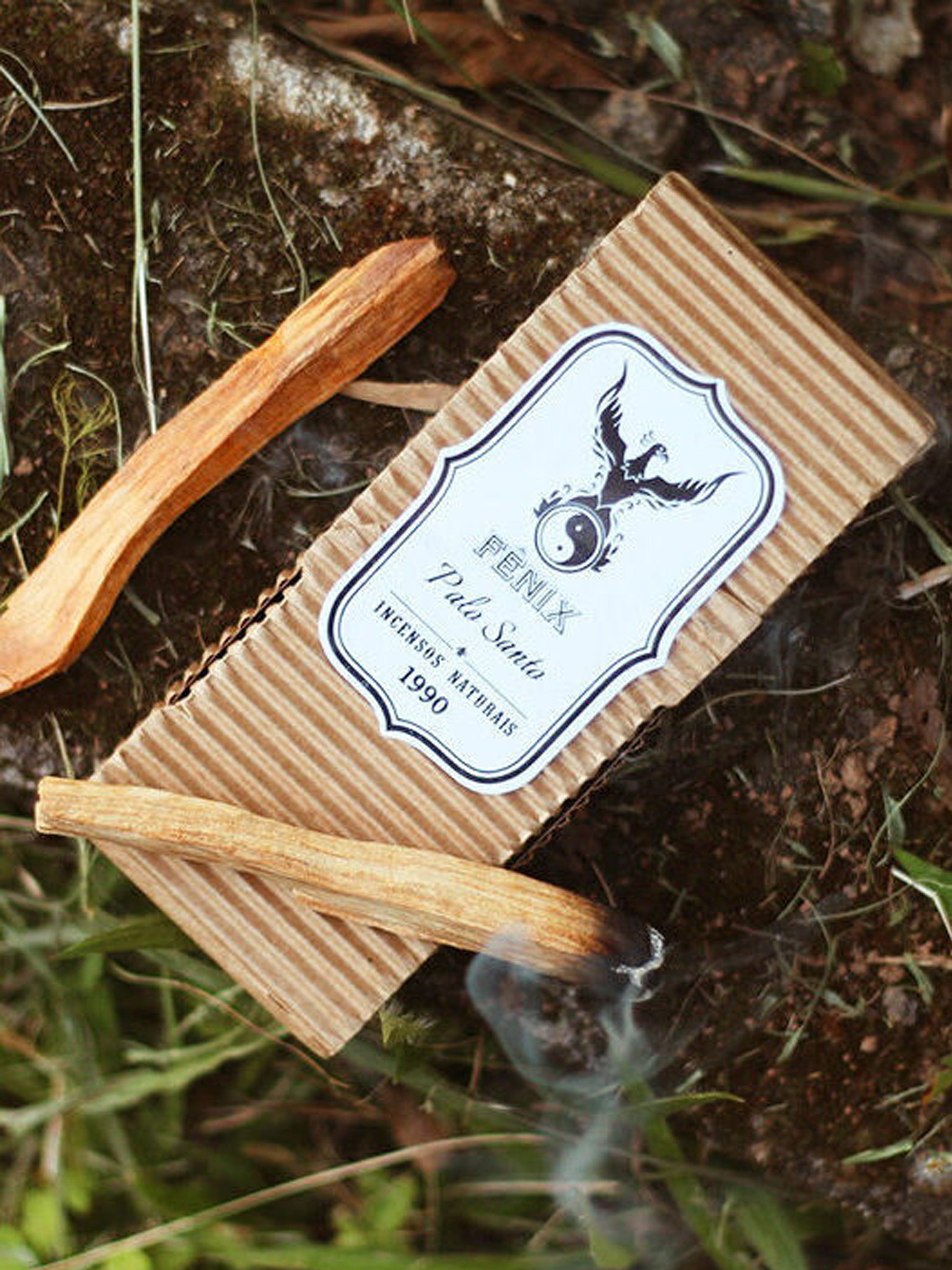 Incenso Natural de Palo Santo – Limpeza Energética e Proteção Espiritual | Fênix Incensos