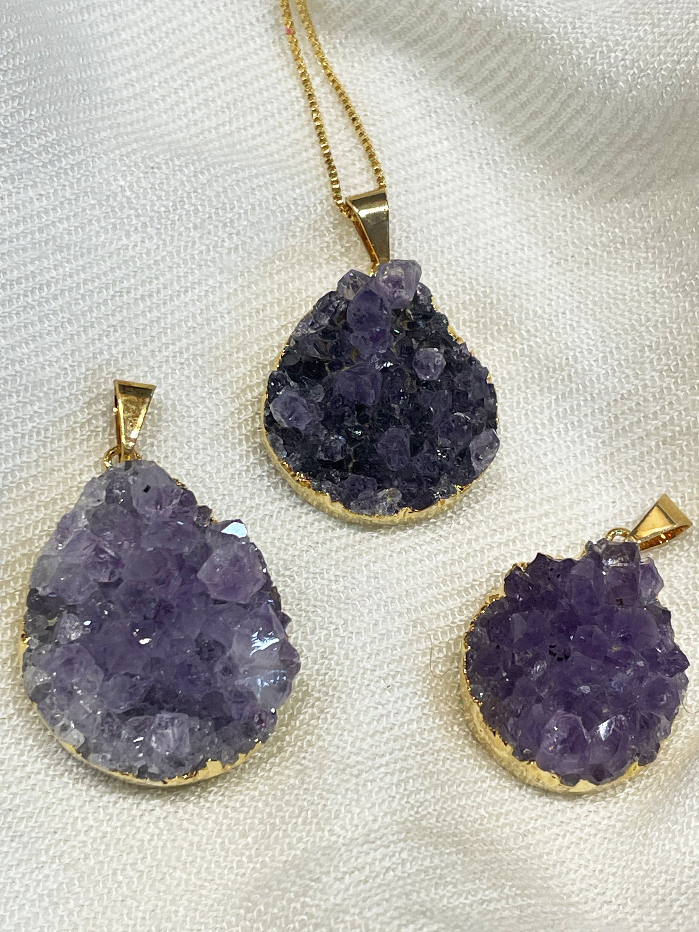 Pingente de Drusa de Ametista com Banho de Ouro – Pedra da Espiritualidade e Transmutação