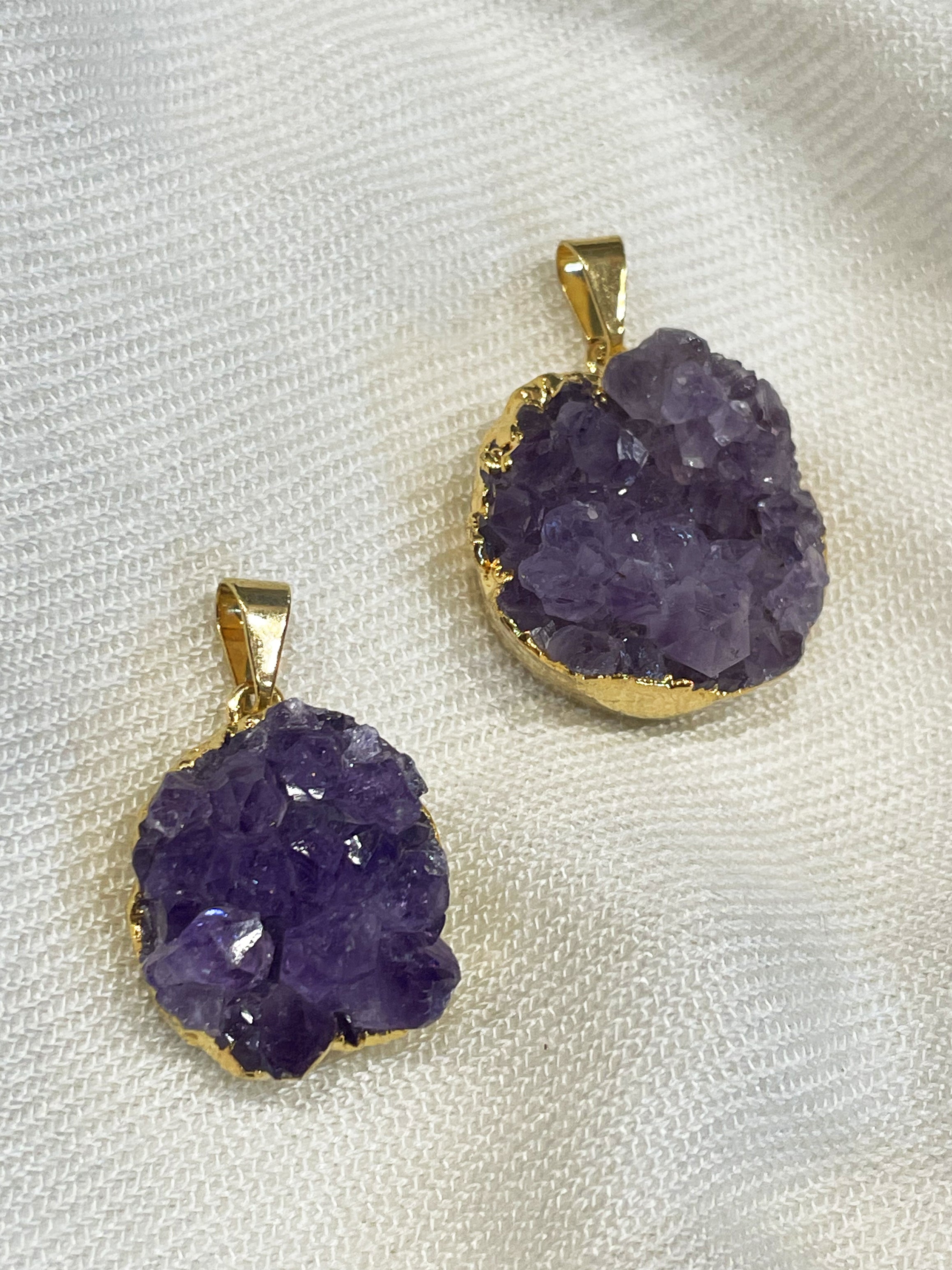 Pingente de Drusa de Ametista com Banho de Ouro – Pedra da Espiritualidade e Transmutação