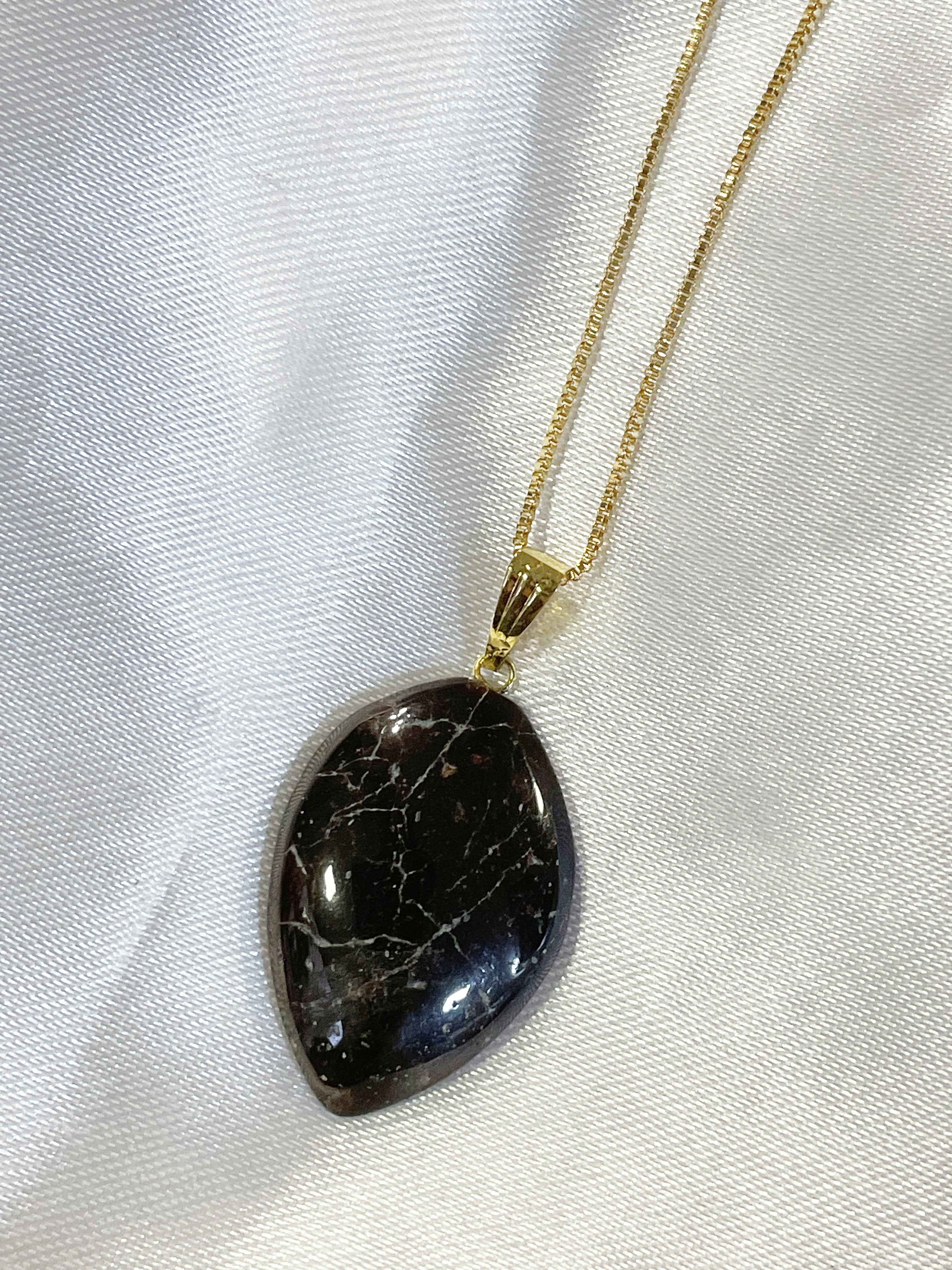 Pingente de Granada | Vitalidade, Sensualidade e Proteção Espiritual