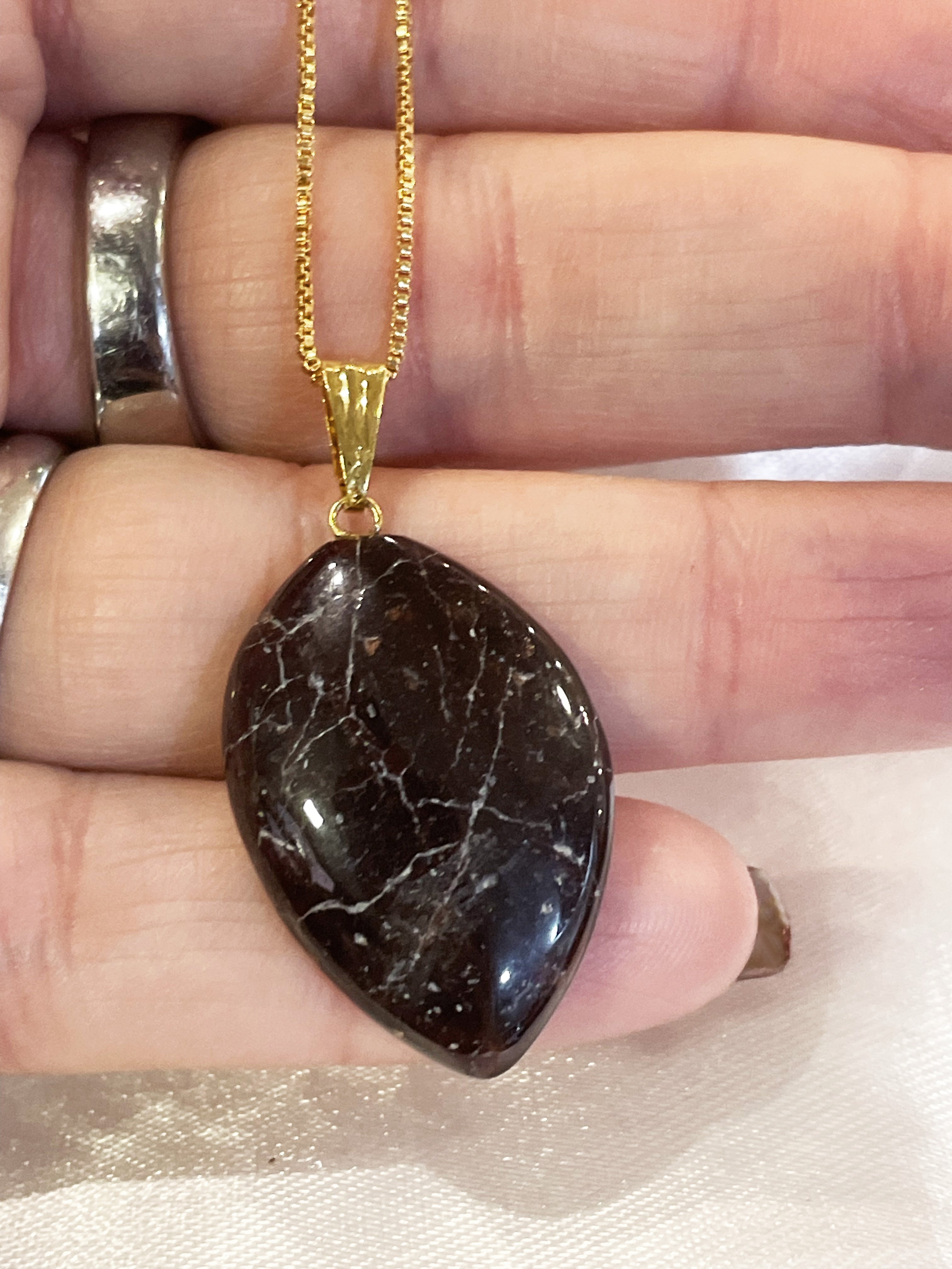 Pingente de Granada | Vitalidade, Sensualidade e Proteção Espiritual