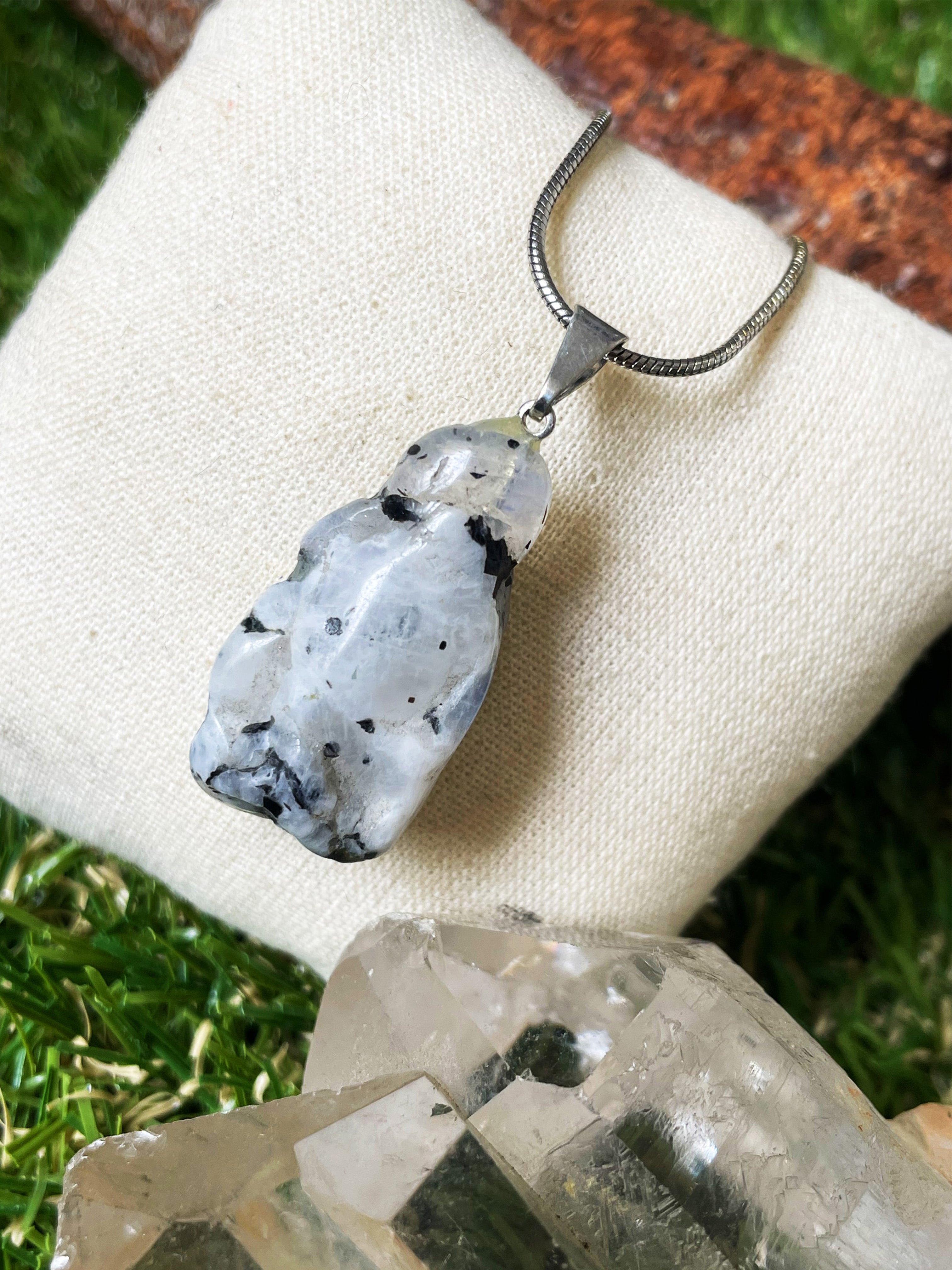 Pingente de Pedra da Lua Indiana | Intuição, Feminilidade e Equilíbrio Emocional