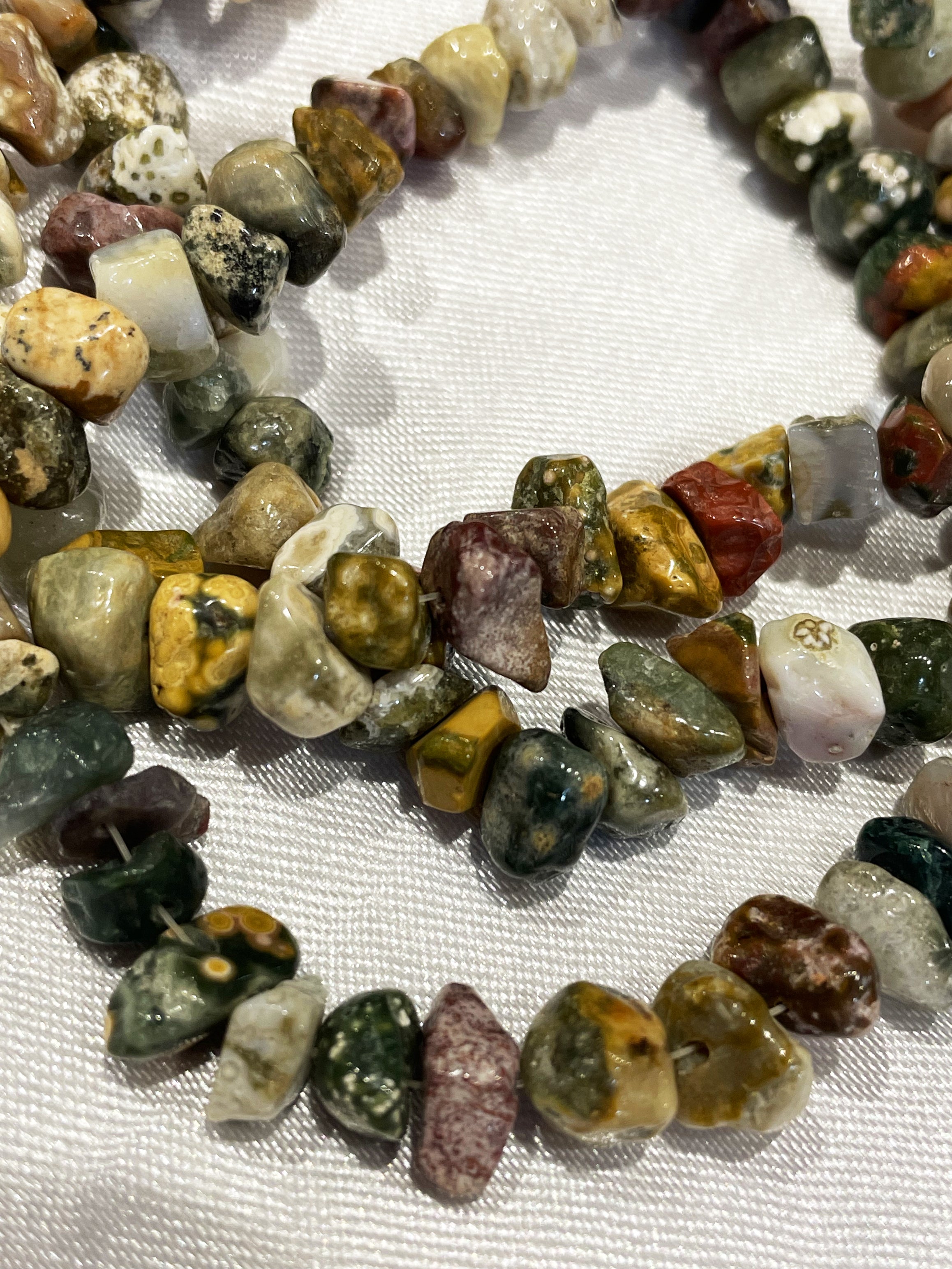 Pulseira de Jaspe Orbicular em Cascalho – Equilíbrio, Saúde e Conexão com a Natureza