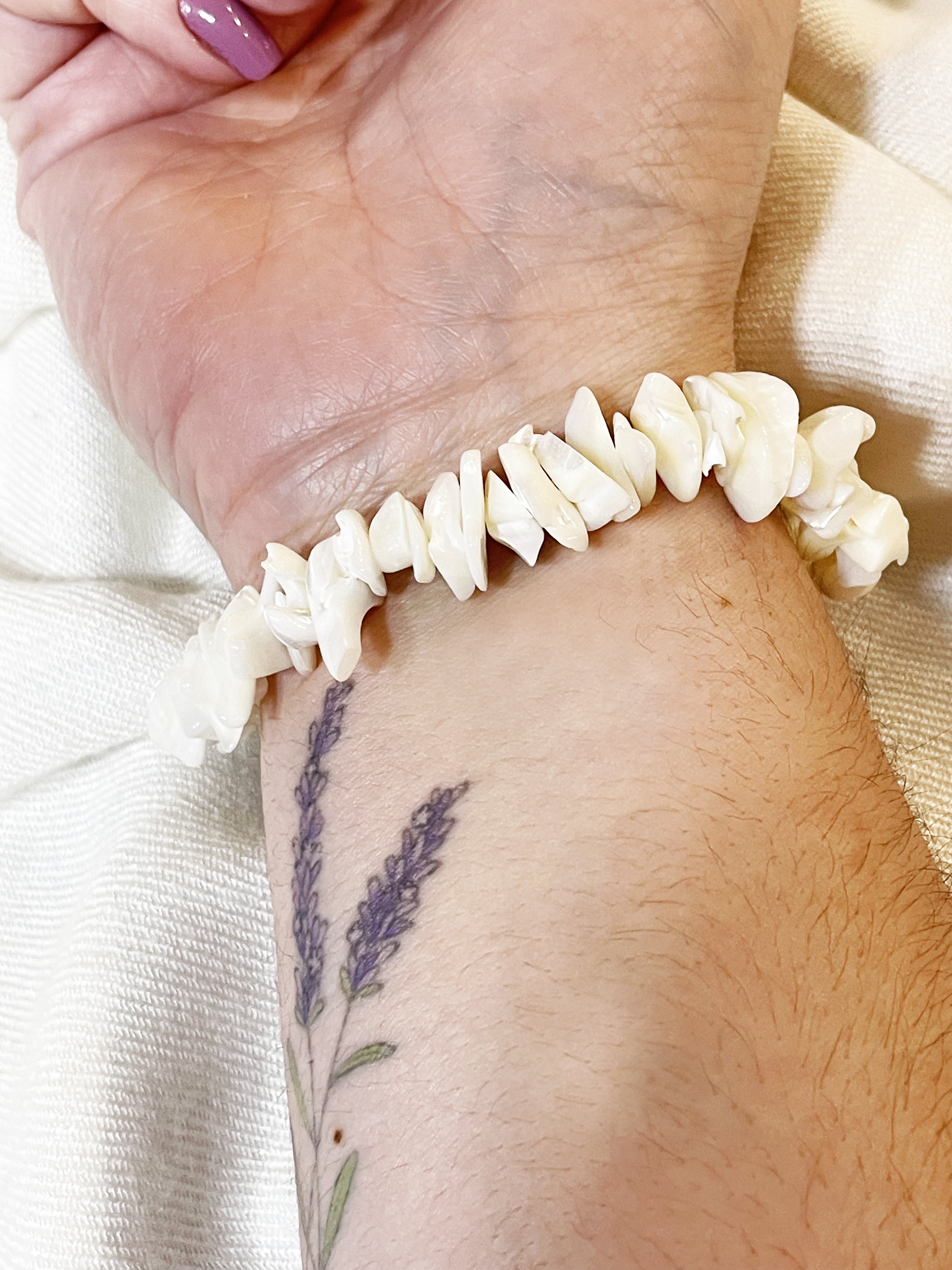 Pulseira de Madrepérola Branca - Proteção Materna, Intuição e Harmonia