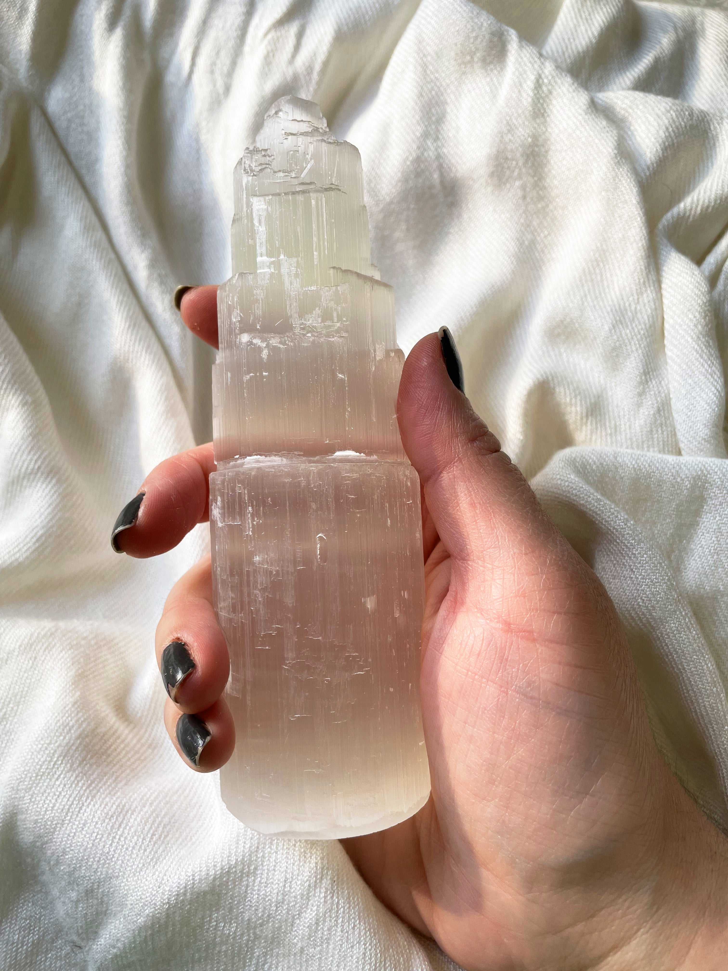 Torre de Selenita M 15cm – Pedra de Limpeza Energética, Purificação e Desobstrução